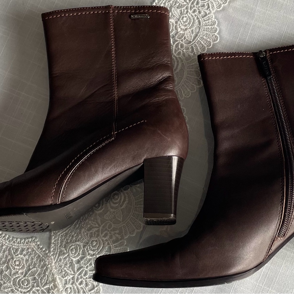 Vintage 🤎 Chocolate 🤎 Brown Leather Ankle Boots